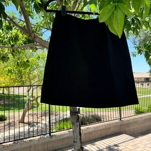 DKNY BLACK SKIRT SIZE 10